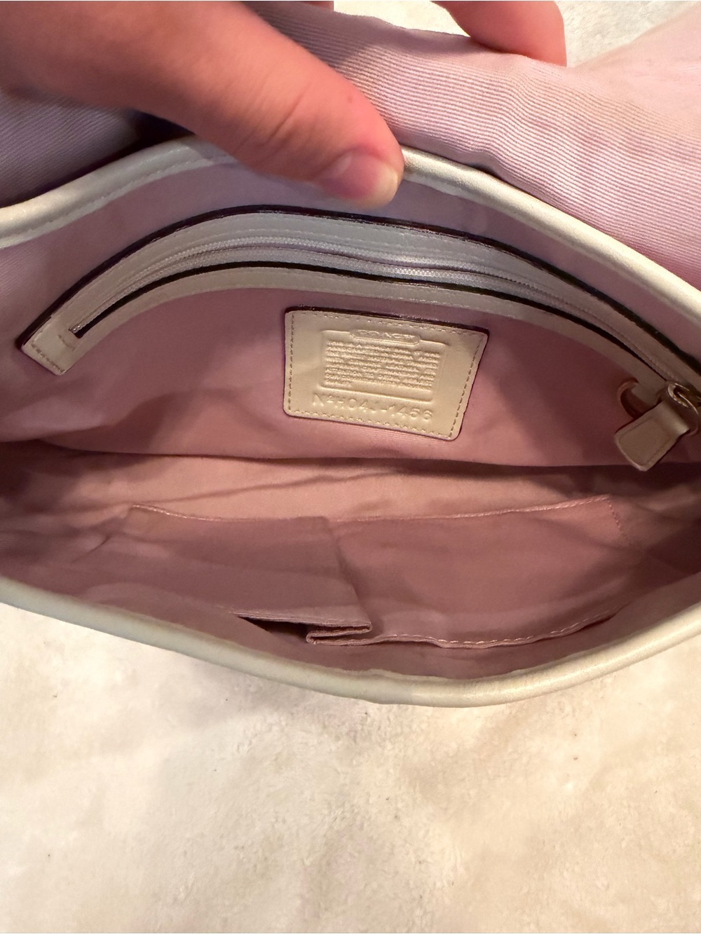 Vintage Y2K Coach Pink and Cream Shoulder Bag with Gold Hardware - Picture 6 of 10
